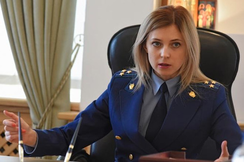 Прокурор Наталия Поклонская в кабинете